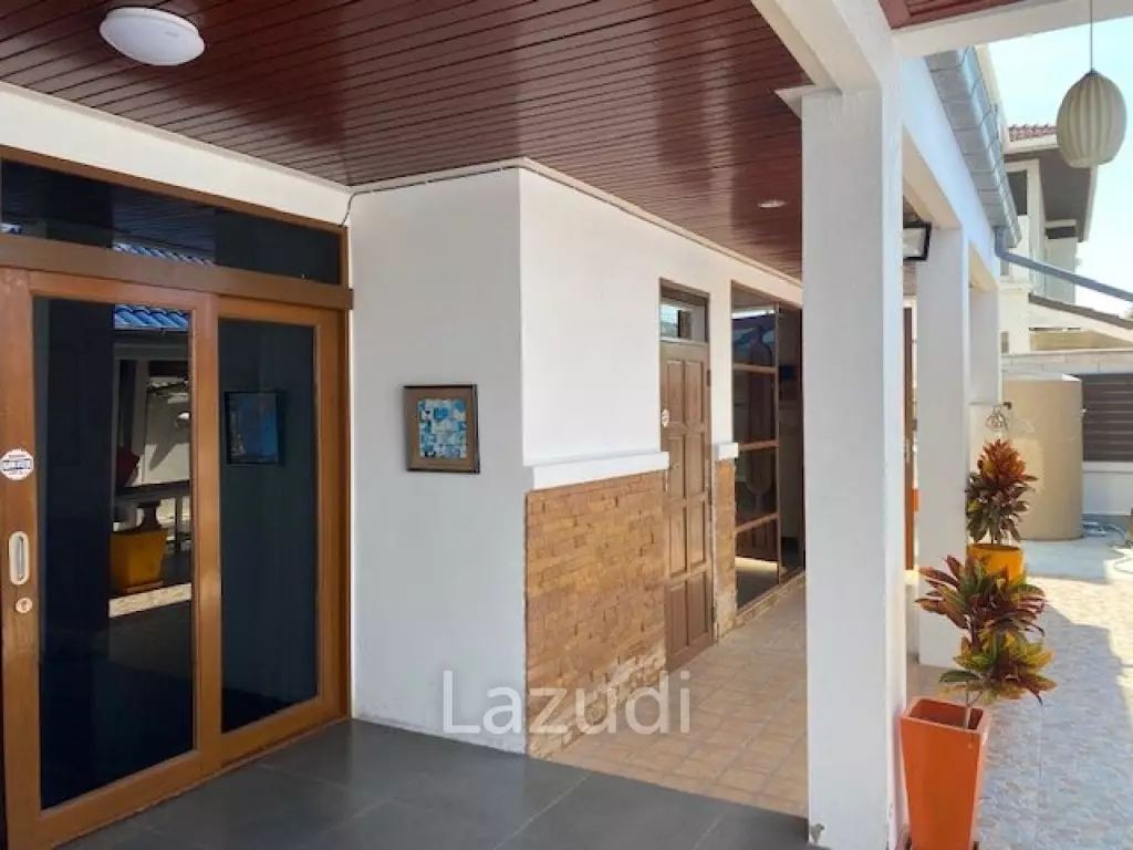 BAAN ROTH : 4 Bed 2 storey Pool Villa near town centre and beaches