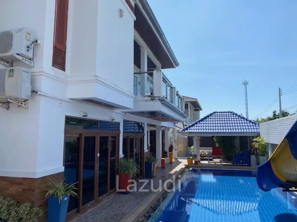 BAAN ROTH : 4 Bed 2 storey Pool Villa near town centre and beaches