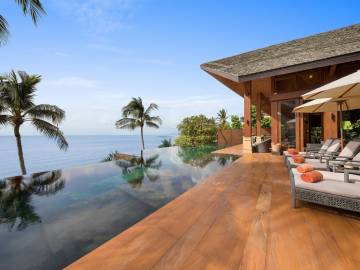Unique beachfront villa Baan Hinta
