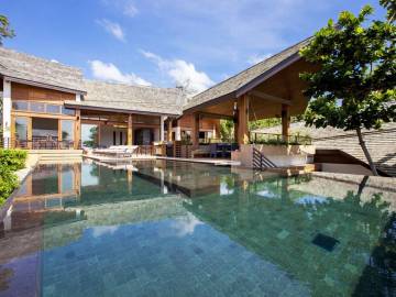 Unique Beachfront Villa Baan Hinyai