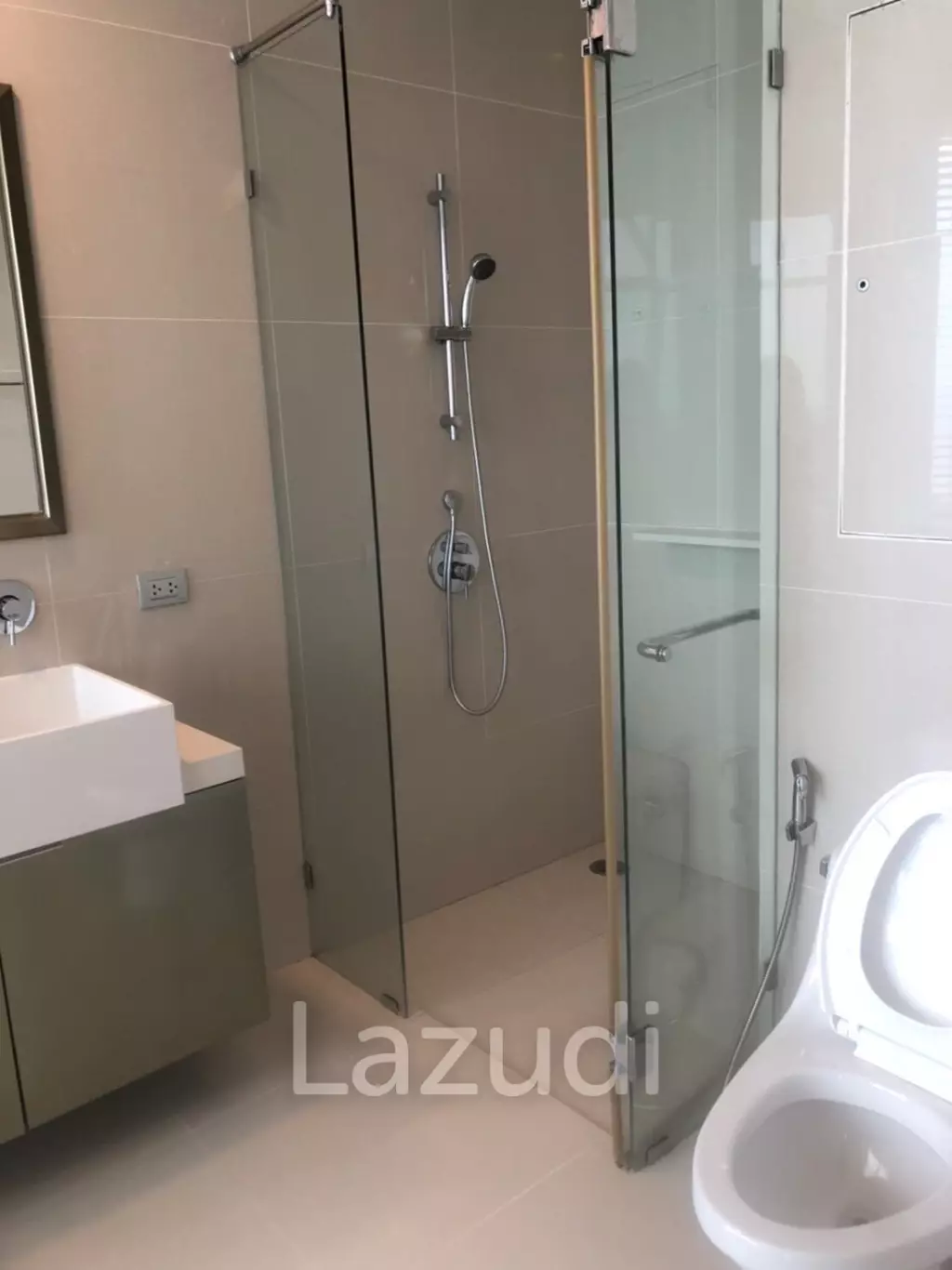 3 brs beachfront condo for sale