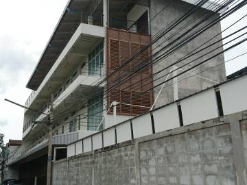 Building for rent, 4 stories including the deck