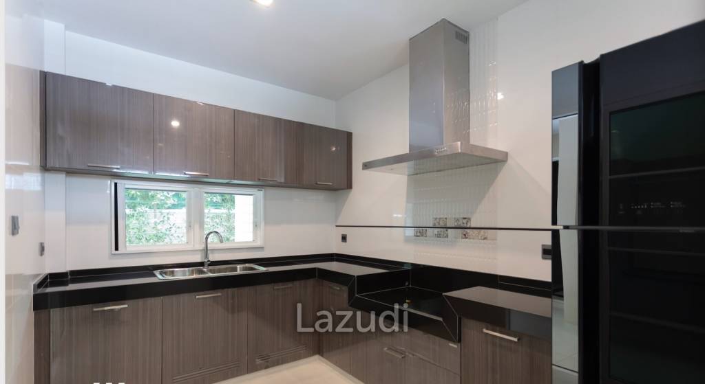 Nantawan Bangna km.7/ 4 Bedroom 5 Bathroom / 560 sqm For Rent