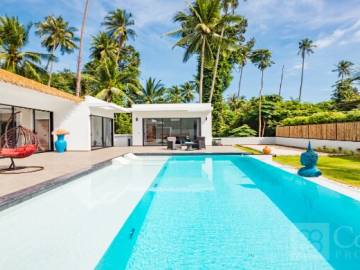 Beautiful 3 Bedroom Bali Beachside Villa in Ban Kao