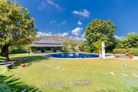 VILLA VISTA : Outstanding 3 bed villa adjacent to large gardens and communal pool