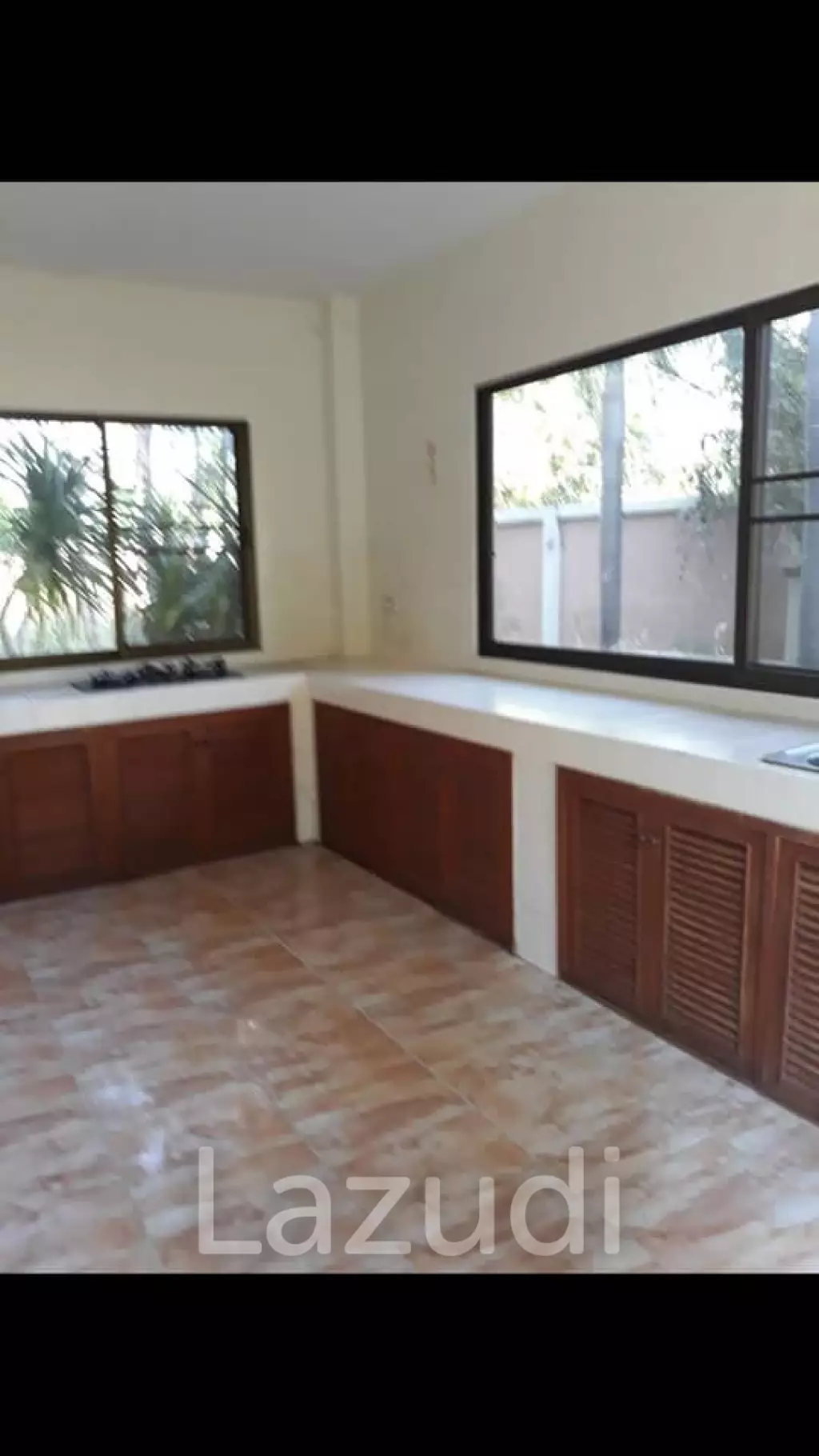 3 Bed 4 Bath 1 Rai 98 Sq Wah Detached house in Chonburi