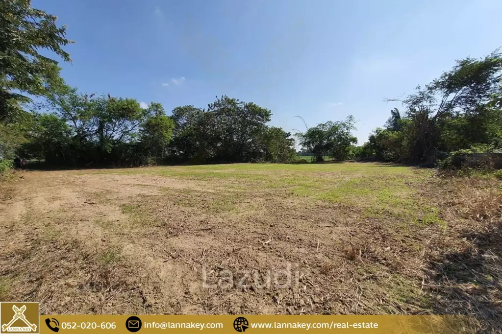 Beautiful Land Next to The Kok River and the road.