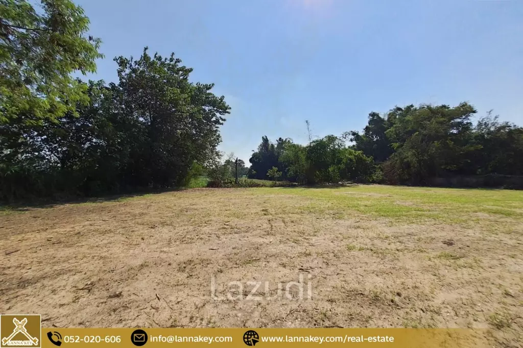 Beautiful Land Next to The Kok River and the road.