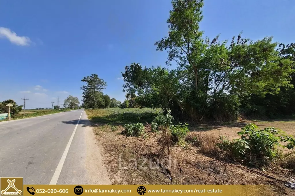 Beautiful Land Next to The Kok River and the road.