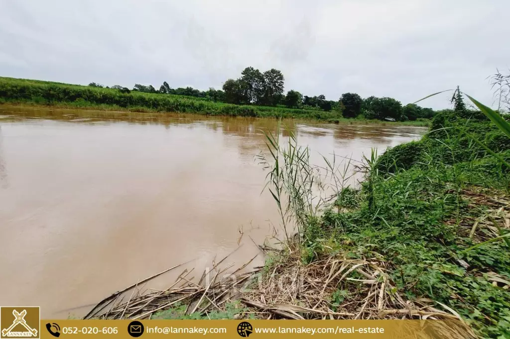 Beautiful Land Next to The Kok River and the road.