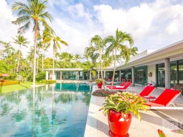 Unique 5-Bed Beachside Villa with Big Garden in Lipa Noi