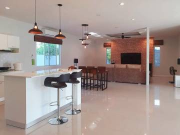 4 Bedroom Renovated Modern House & HUGE garden! for Sale (Saraphi district)*SAR1548
