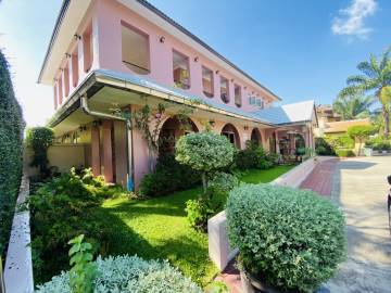 4 Bedrooms for Sale in El Grande