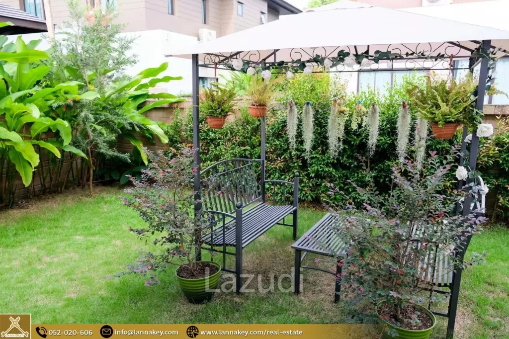 House for sale in Setthasiri project.