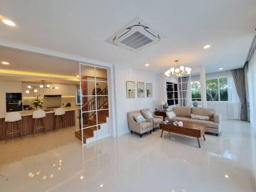 Patta Prime 3 Br for rent with pool