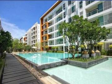 THE BREEZE : Great size 3 bed unit in the Modern Complex near the beach.