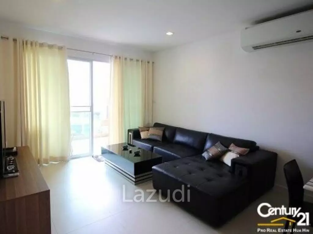 Beautiful 2 Bed with Pool View