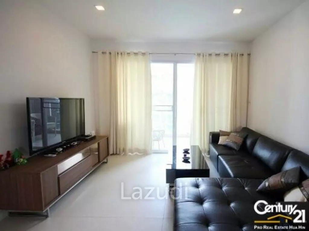Beautiful 2 Bed with Pool View