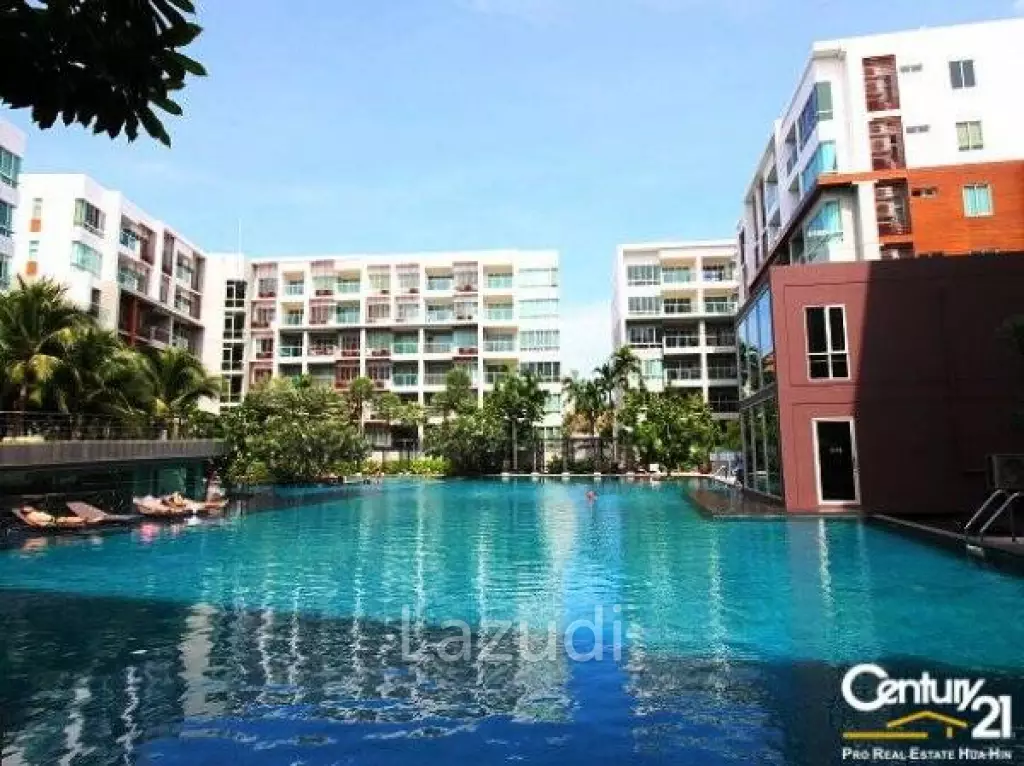 Beautiful 2 Bed with Pool View