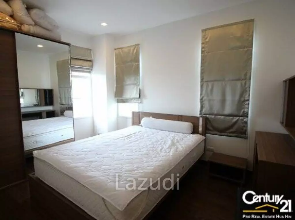 Beautiful 2 Bed with Pool View