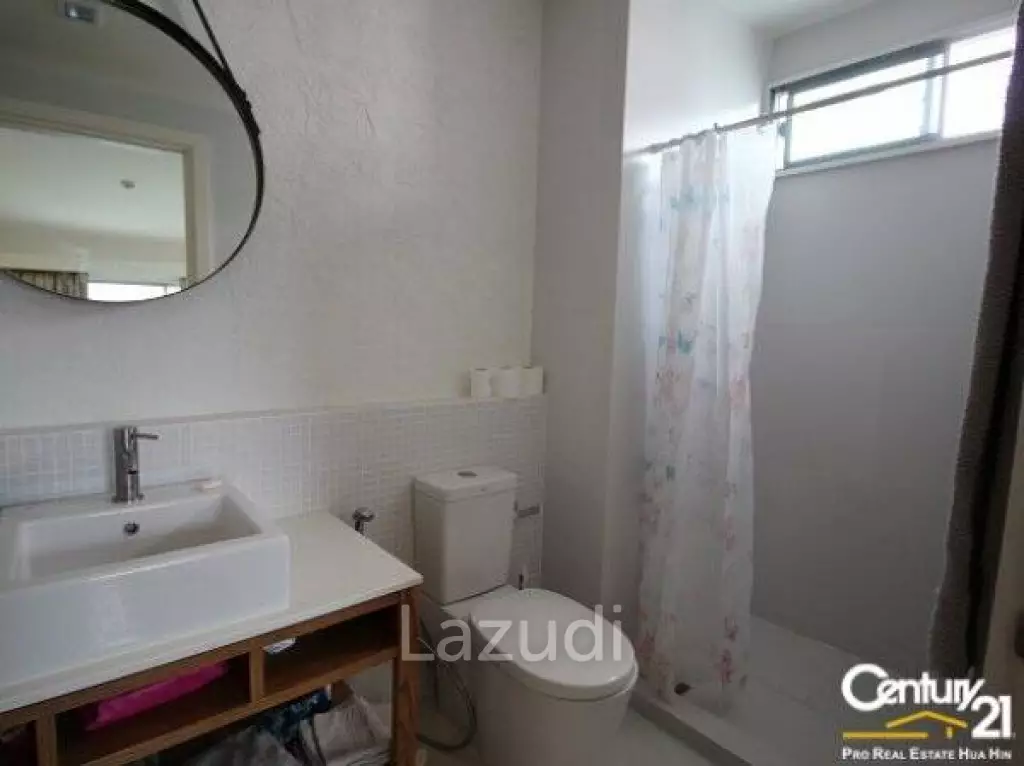 Beautiful 2 Bed with Pool View
