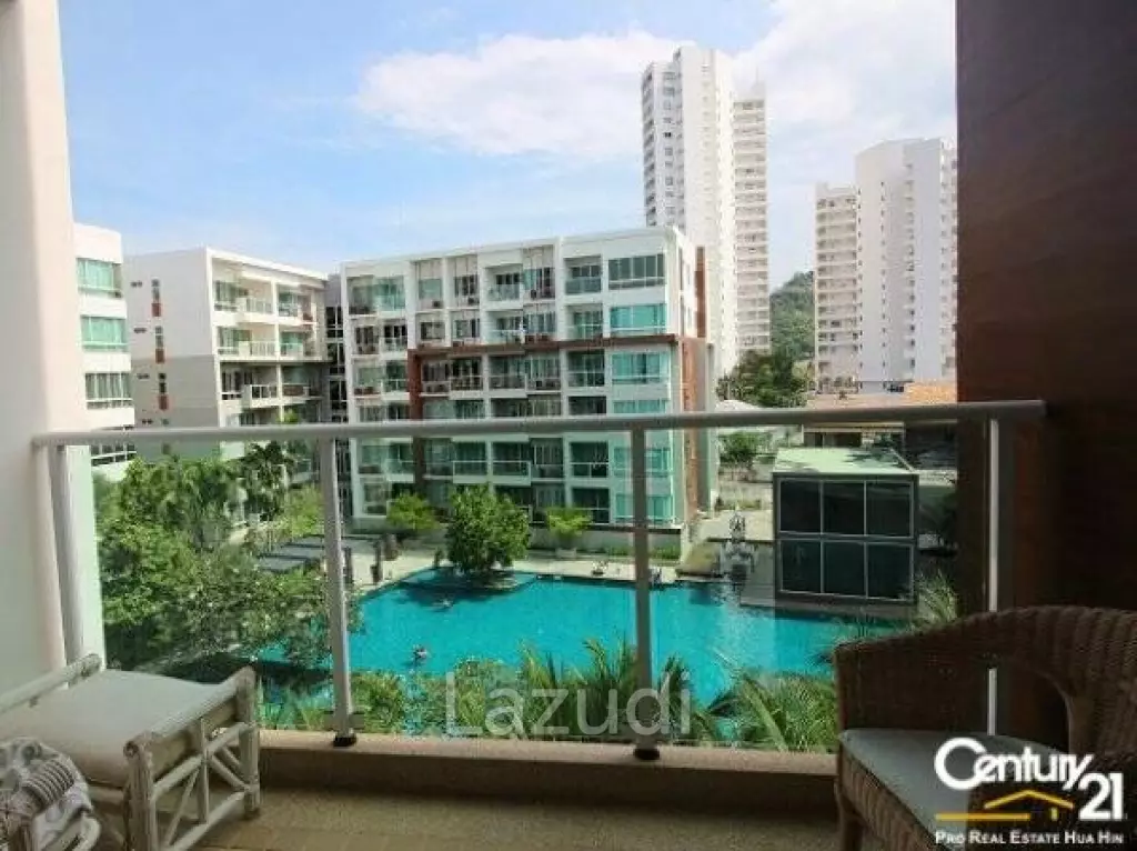 Beautiful 2 Bed with Pool View