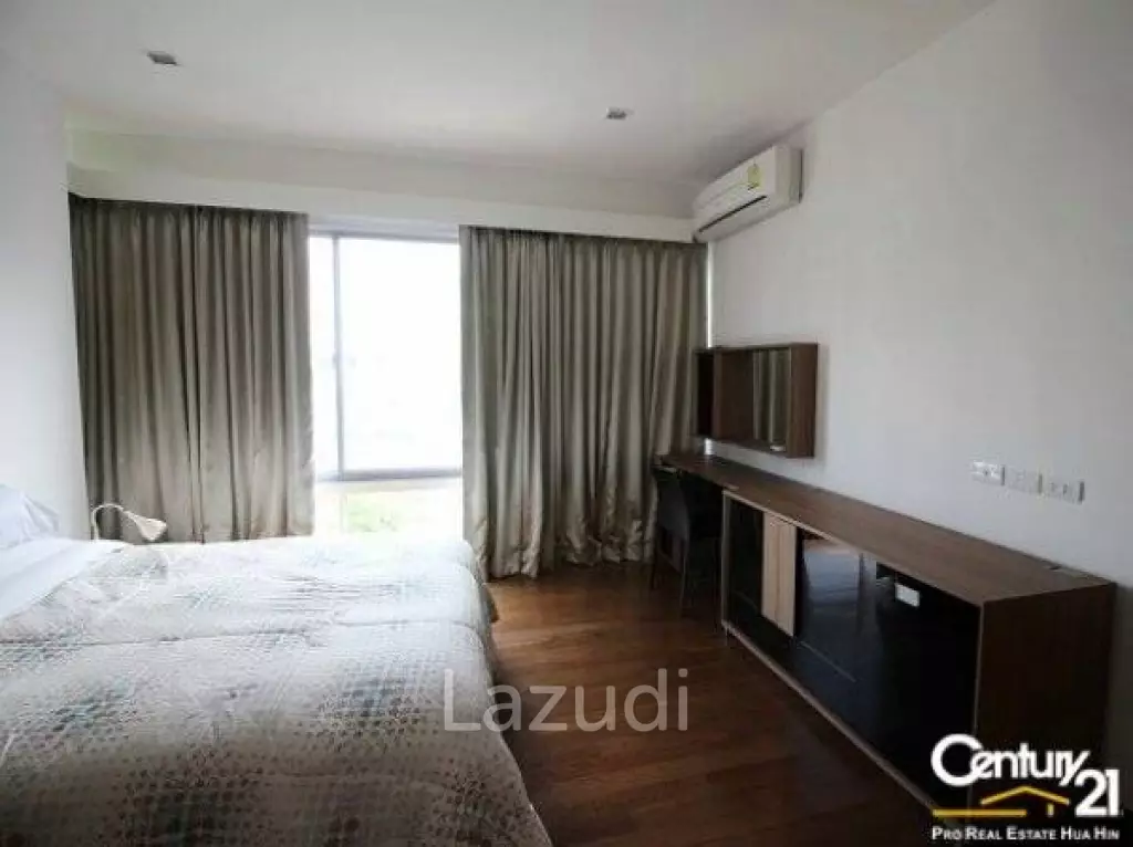 Beautiful 2 Bed with Pool View
