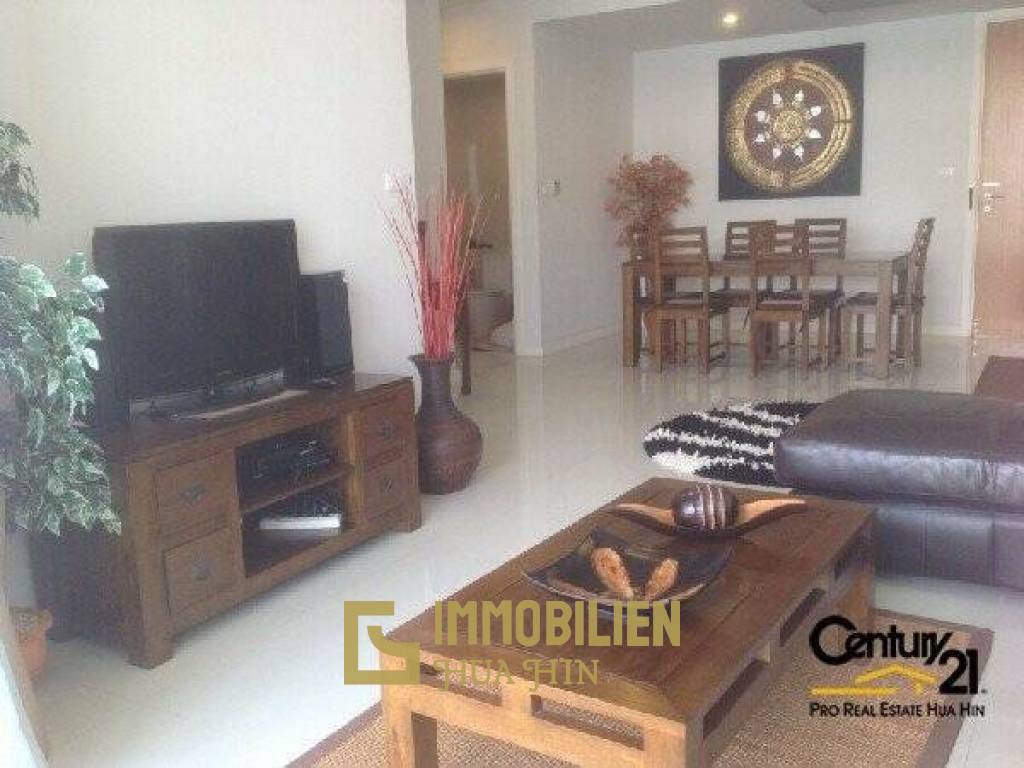 2 Bedroom Condo close to Beach and Restaurants