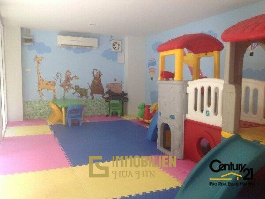 2 Bedroom Condo close to Beach and Restaurants