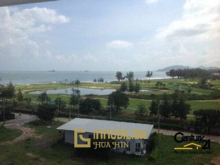 2 Bedroom Condo close to Beach and Restaurants