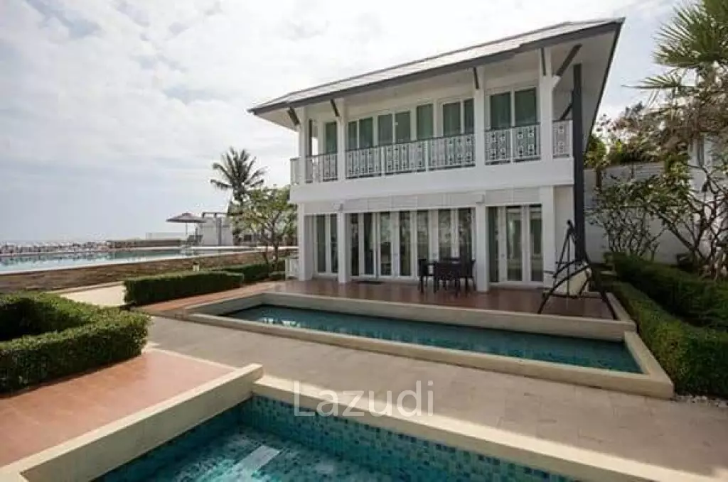 Luxury Beachfront 4 bed 2 storey Villa
