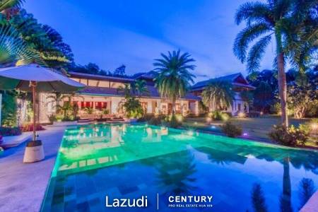 WHITE LOTUS 2 : Beautiful Design 5 Bed Balinese Residence close to Town and Beaches WHITE LOTUS 2 : Beautiful Design 5 Bed Balinese Residence close to Town and Beaches