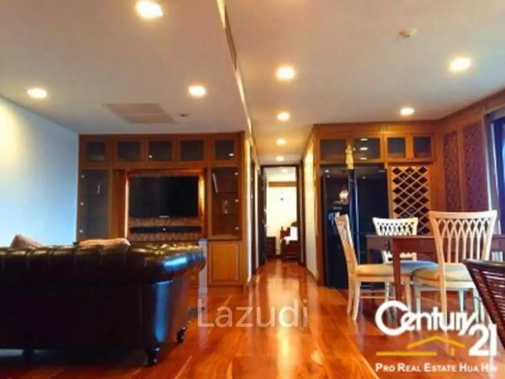 4 BED LUXURY BEACHFRONT CONDO IN TOWN