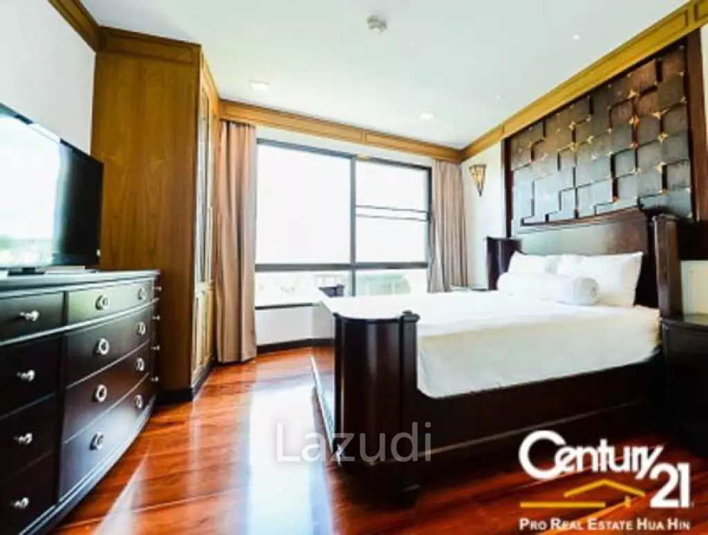4 BED LUXURY BEACHFRONT CONDO IN TOWN