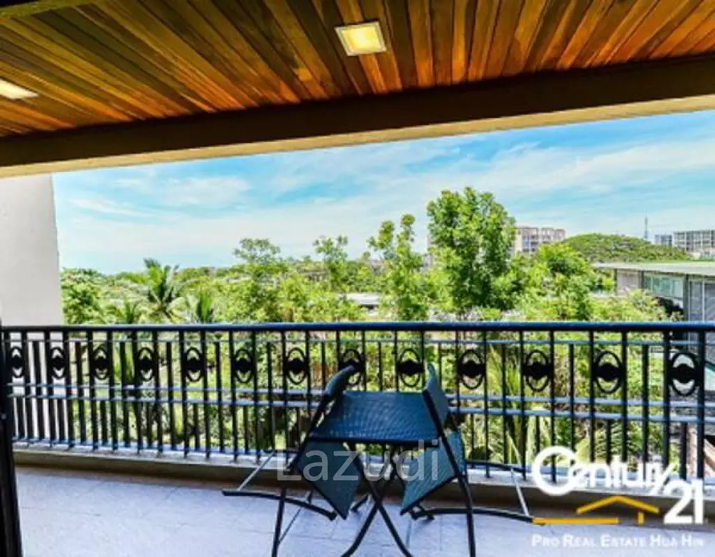 4 BED LUXURY BEACHFRONT CONDO IN TOWN