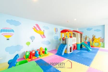 Modern 2 Bedroom Condo Close To The Beach