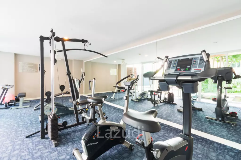 Modern 2 Bedroom Condo Close To The Beach