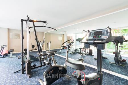 Modern 2 Bedroom Condo Close To The Beach
