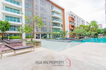 Modern 2 Bedroom Condo Close To The Beach