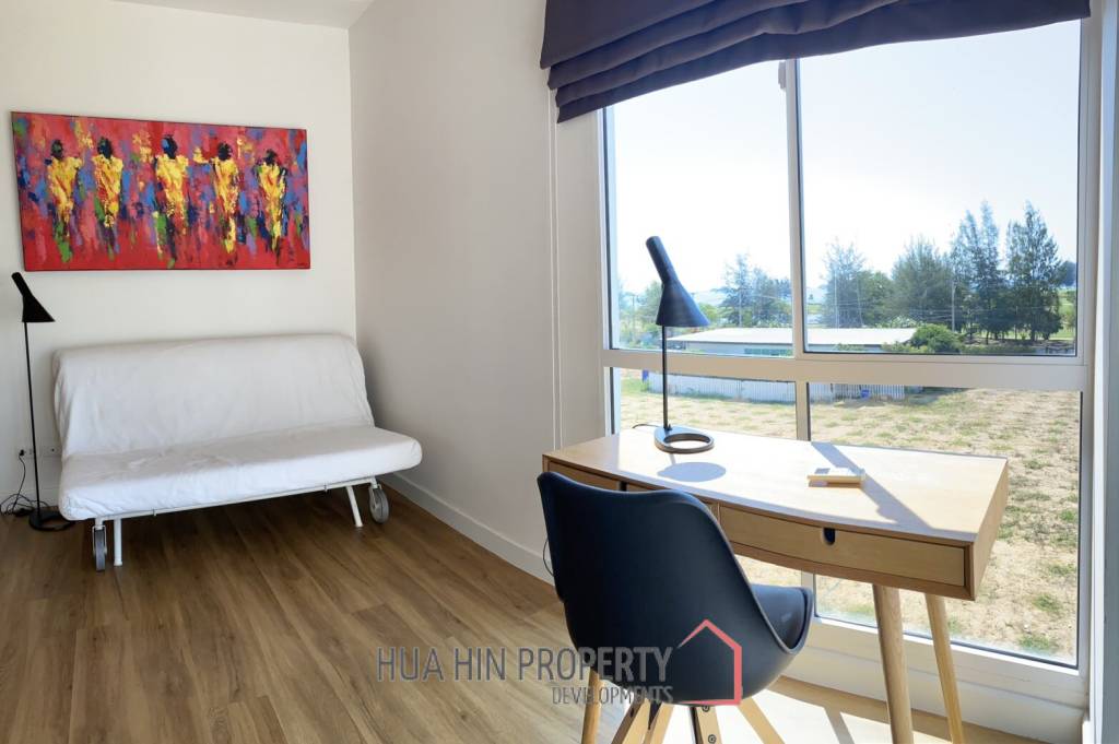 Modern 2 Bedroom Condo Close To The Beach