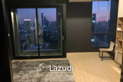 Bold Design. Corner View. High floor right on Thonglor.