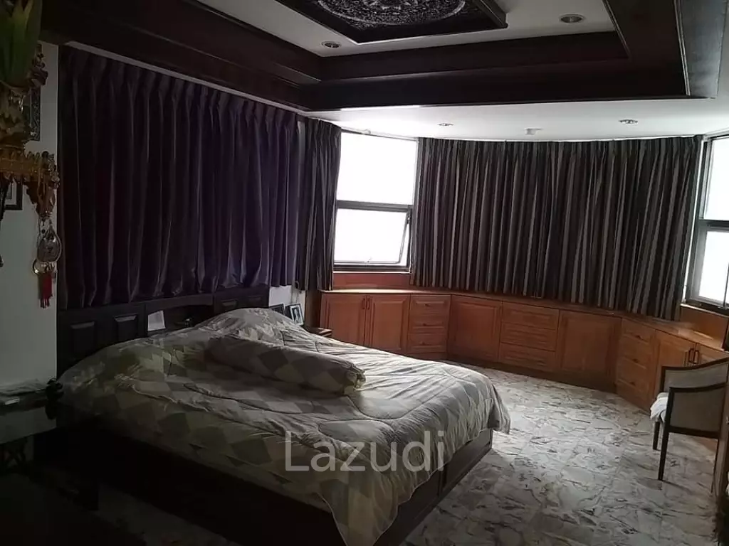 3 Bed 3 Bath Jomtien Complex Condotel For sale