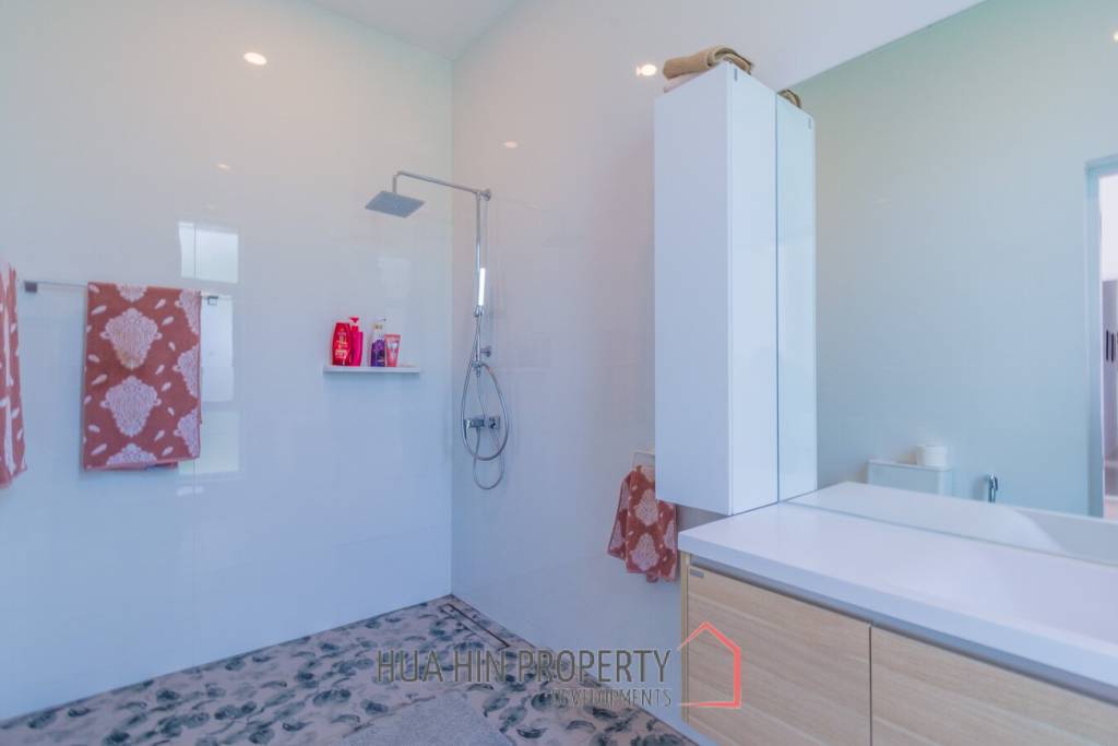 Modern Style 3 Bedroom Pool Villa