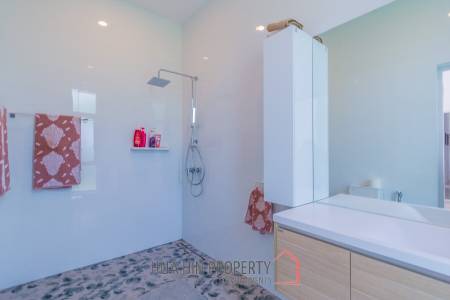 Modern Style 3 Bedroom Pool Villa