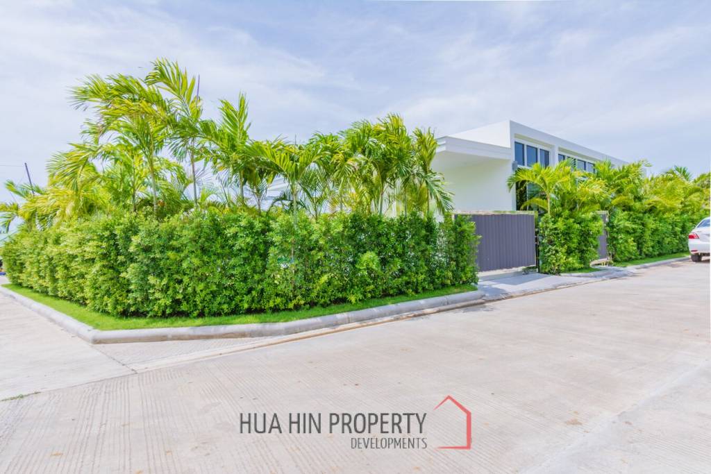 Modern Style 3 Bedroom Pool Villa