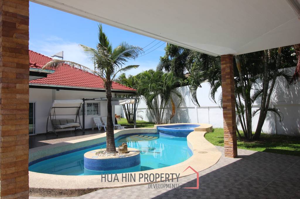 Secluded 3 Bed Pool Villa – very close to Hua Hin town