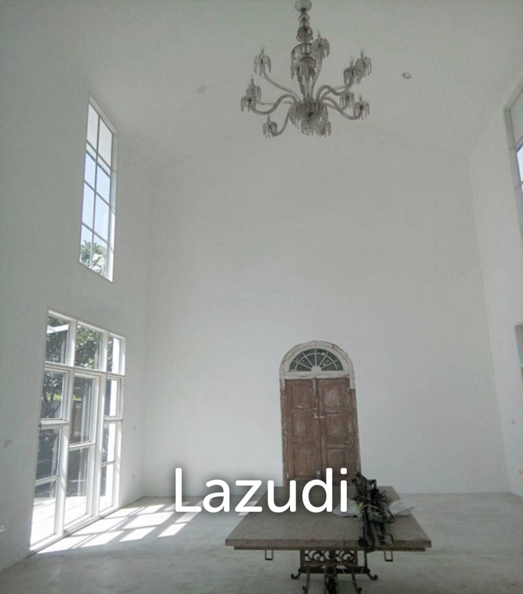 Villa with Swimming pool For Sale Next to the Ping River.