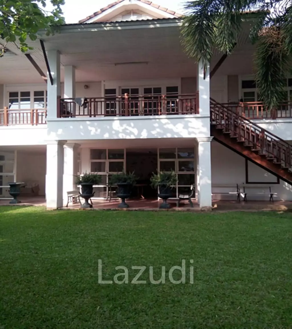 Villa with Swimming pool For Sale Next to the Ping River.
