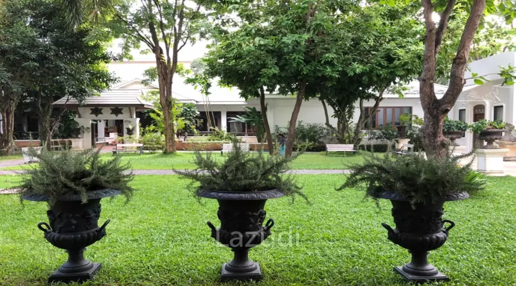 Villa with Swimming pool For Sale Next to the Ping River.