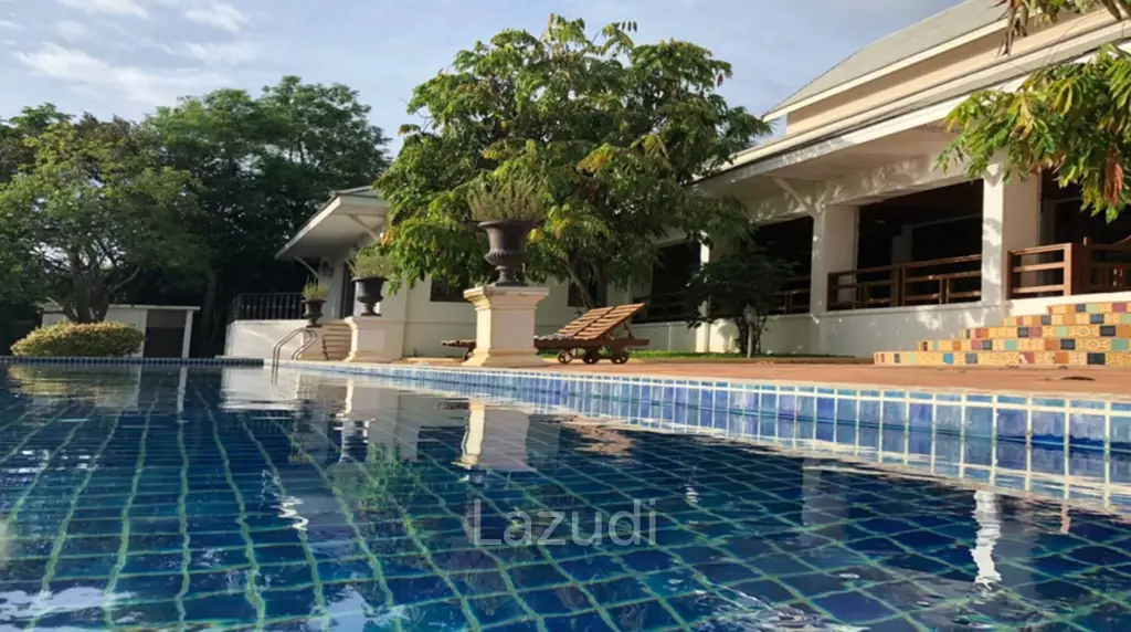 Villa with Swimming pool For Sale Next to the Ping River.
